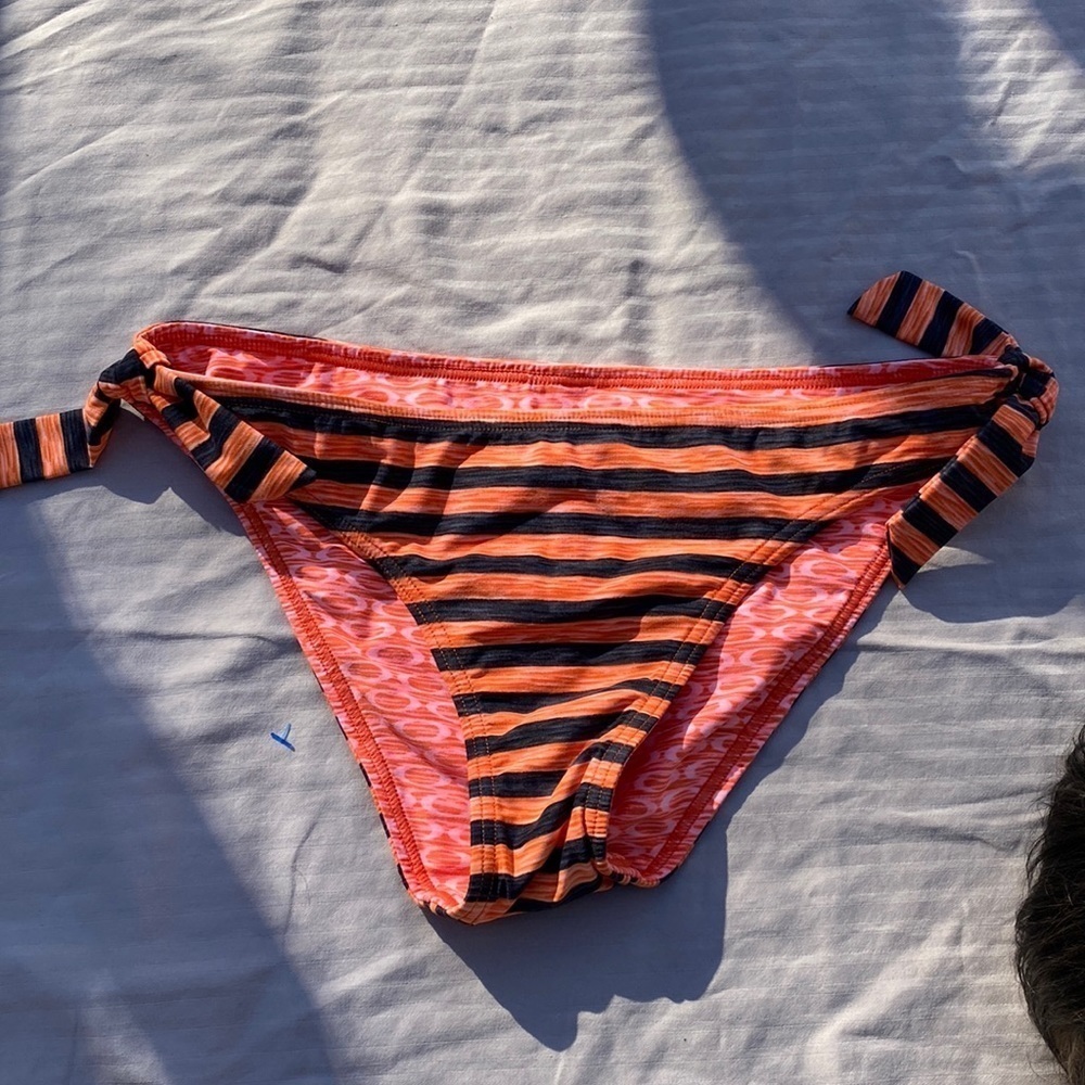 Oakley swimsuit bottoms🏖​​​ - Picture 3 of 5